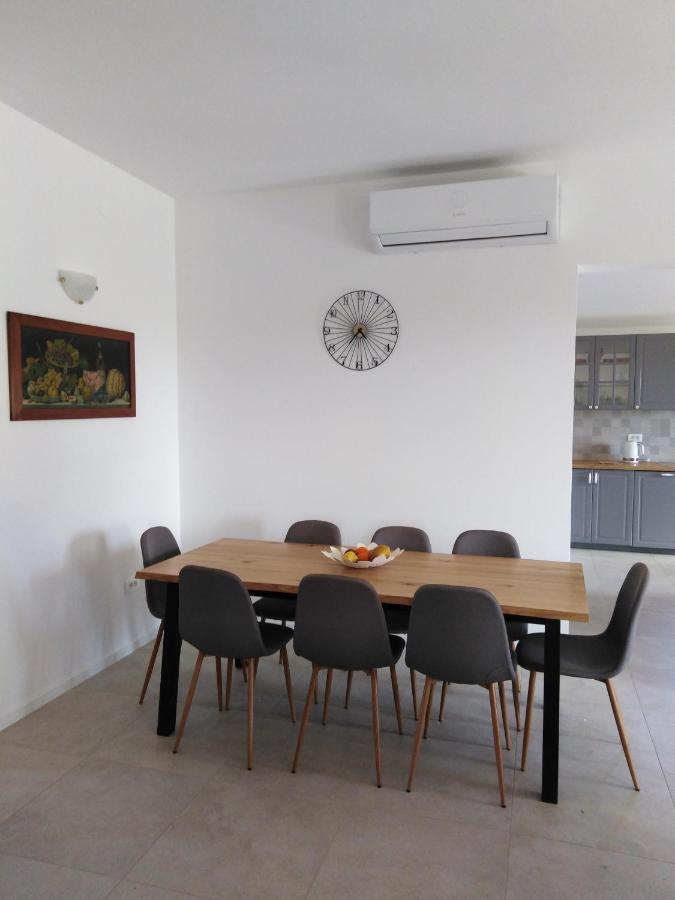 Vila Dubravka - Schoen Und Komfortabel Inmitten Von Olivenbaeumen Und Weinbergen Mit Whirlpool Valtura ภายนอก รูปภาพ